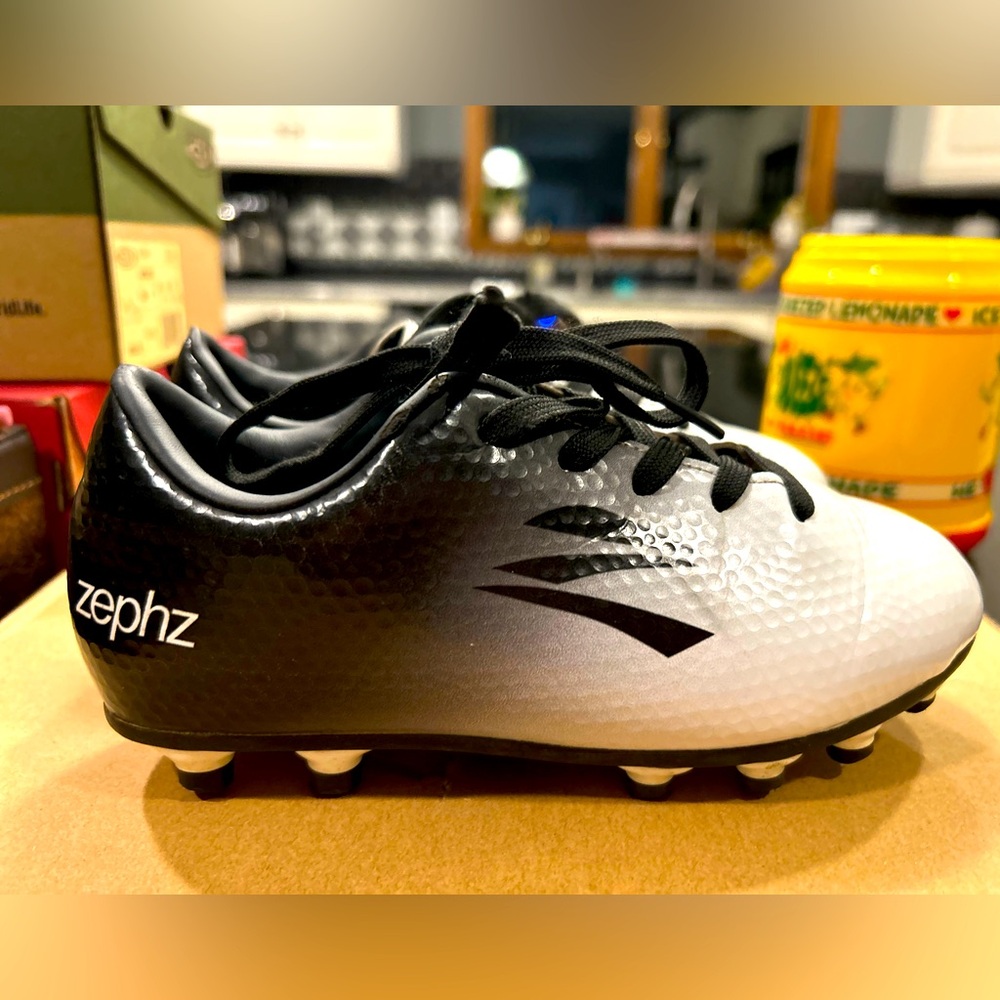 Zephz brand boys wide width soccer cleats